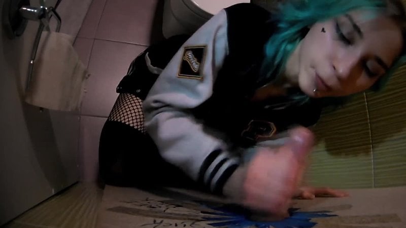 Un vero Gloryhole in un ostello ceco [porno sesso anale pompino porno fatto in casa hardcore Gloryhole pompino sperma sesso milf adolescente anale]