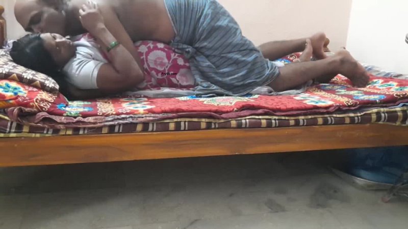 Belle bhabhi a des relations sexuelles érotiques vidéo de sexe romantique indienne en sari