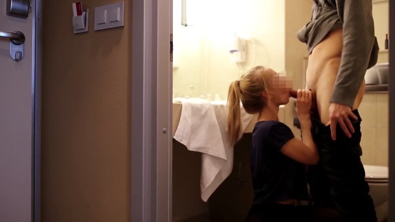 [#bangadultvideo] compartilhando namorada depois da festa da faculdade ela adora chupar o pau dos amigos