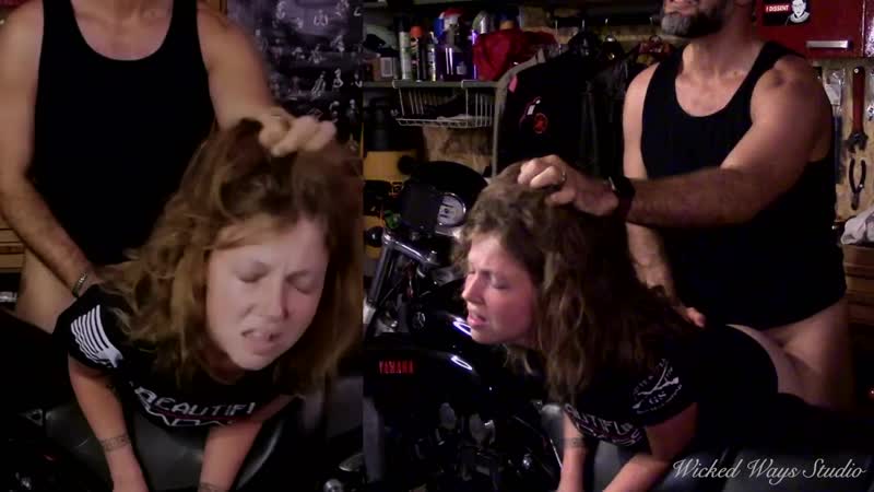 A gata motociclista me deixa foder sua bunda perfeita curvada sobre minha motocicleta dolorosa cum amador, pornô, boquete, adolescente, anal, sexo