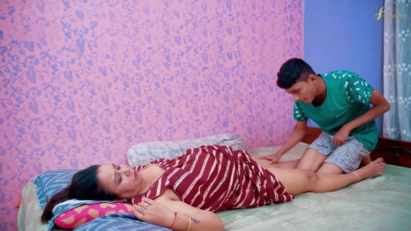 Enfoncer ma mère pendant son sommeil en lui mangeant la chatte vidéo de desi hamster